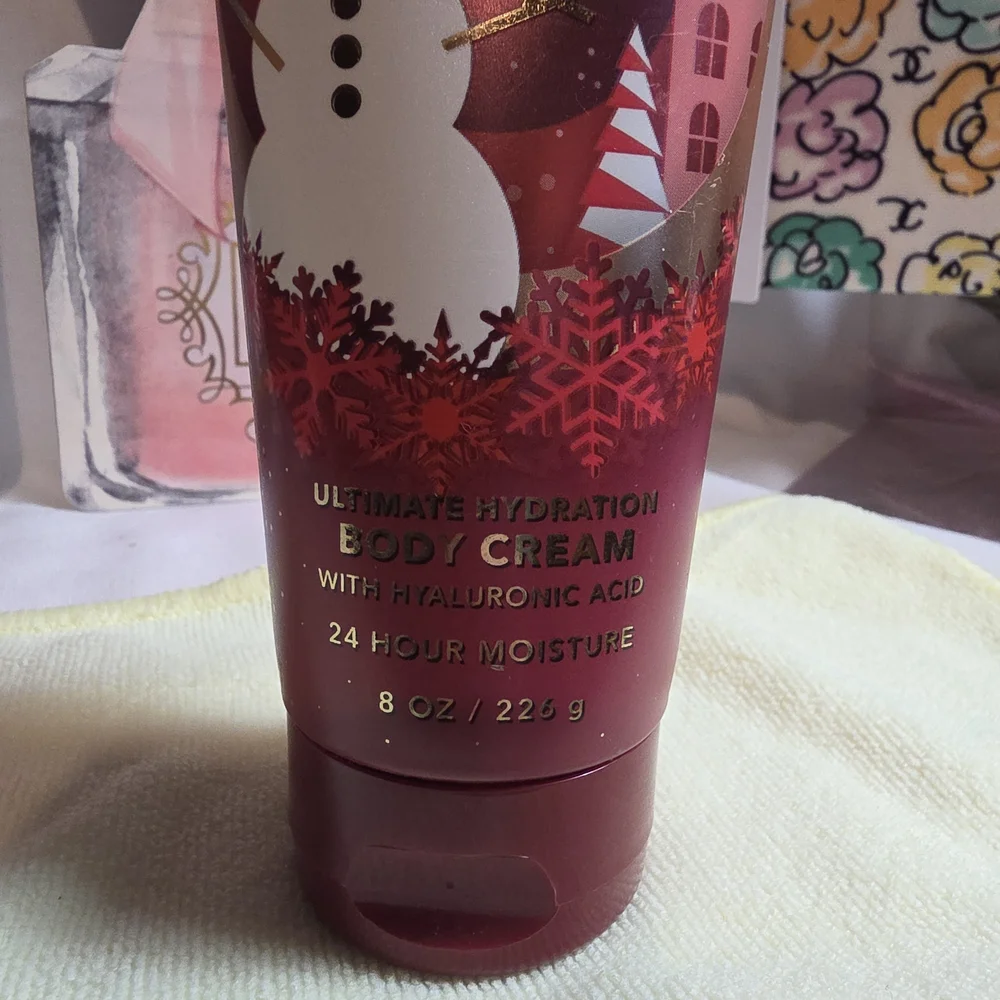 Bath & Body Works Winter Candy Apple Body Cream - Red - Picture 2 of 3